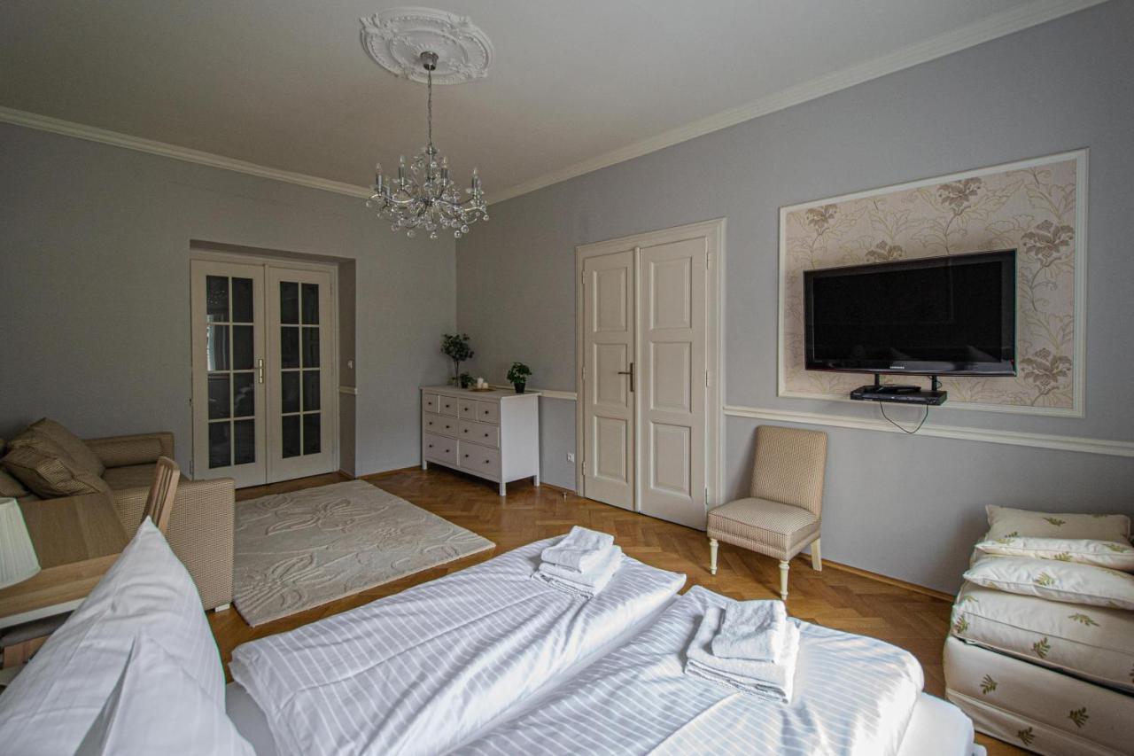 Luxury Central 150M2 Apartment On Wencelas Square With Private Garage Praga Esterno foto