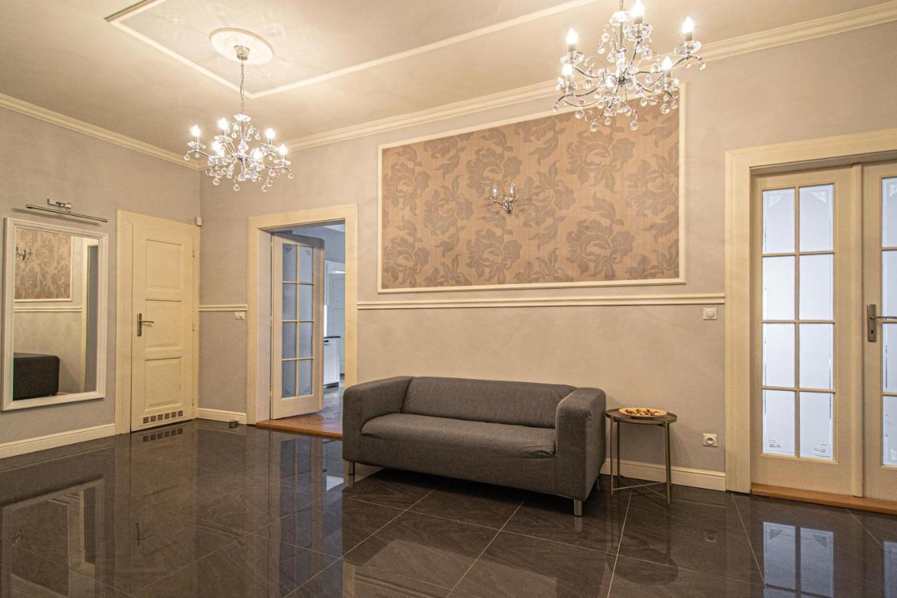 Luxury Central 150M2 Apartment On Wencelas Square With Private Garage Praga Esterno foto