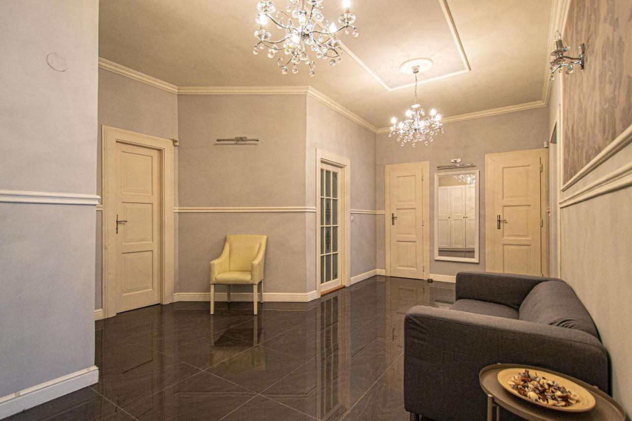 Luxury Central 150M2 Apartment On Wencelas Square With Private Garage Praga Esterno foto