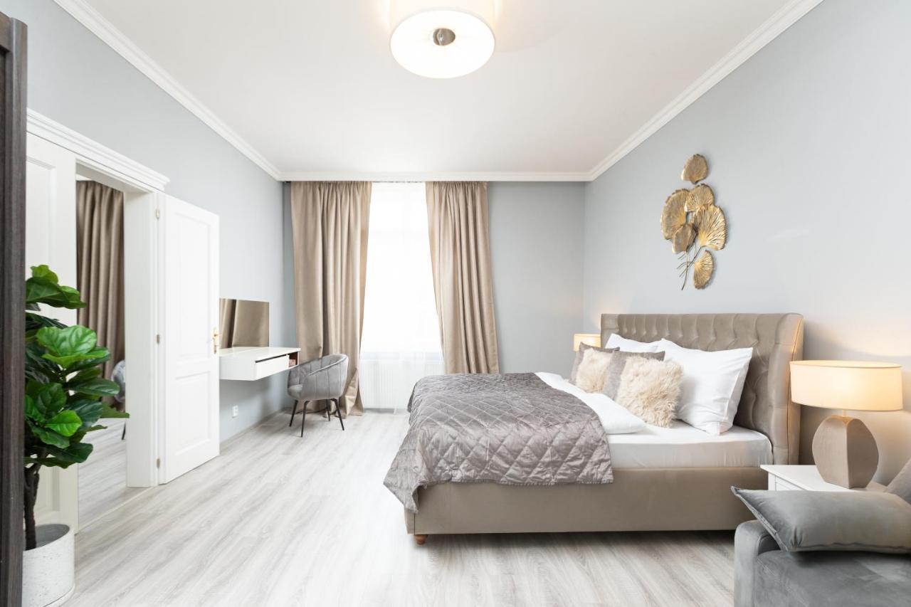 Luxury Central 150M2 Apartment On Wencelas Square With Private Garage Praga Esterno foto