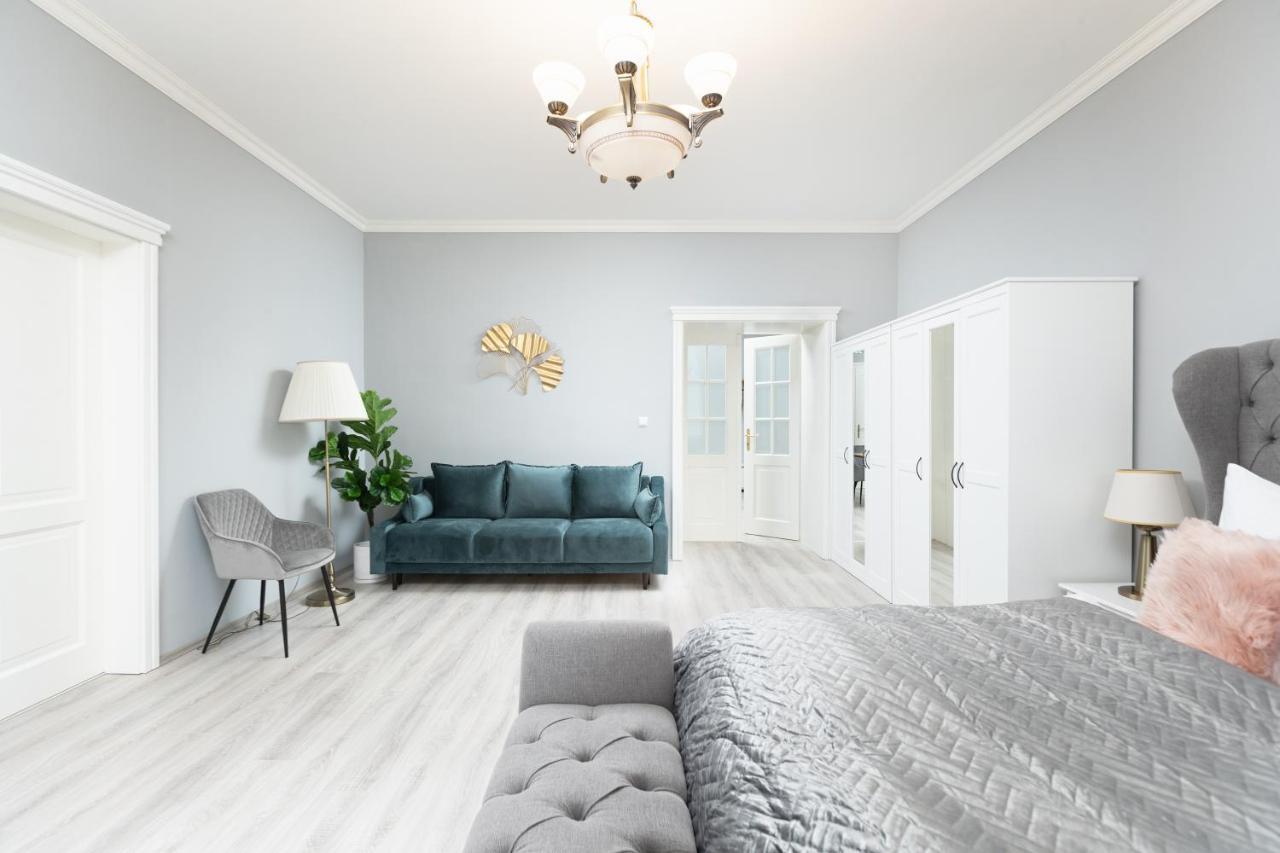 Luxury Central 150M2 Apartment On Wencelas Square With Private Garage Praga Esterno foto